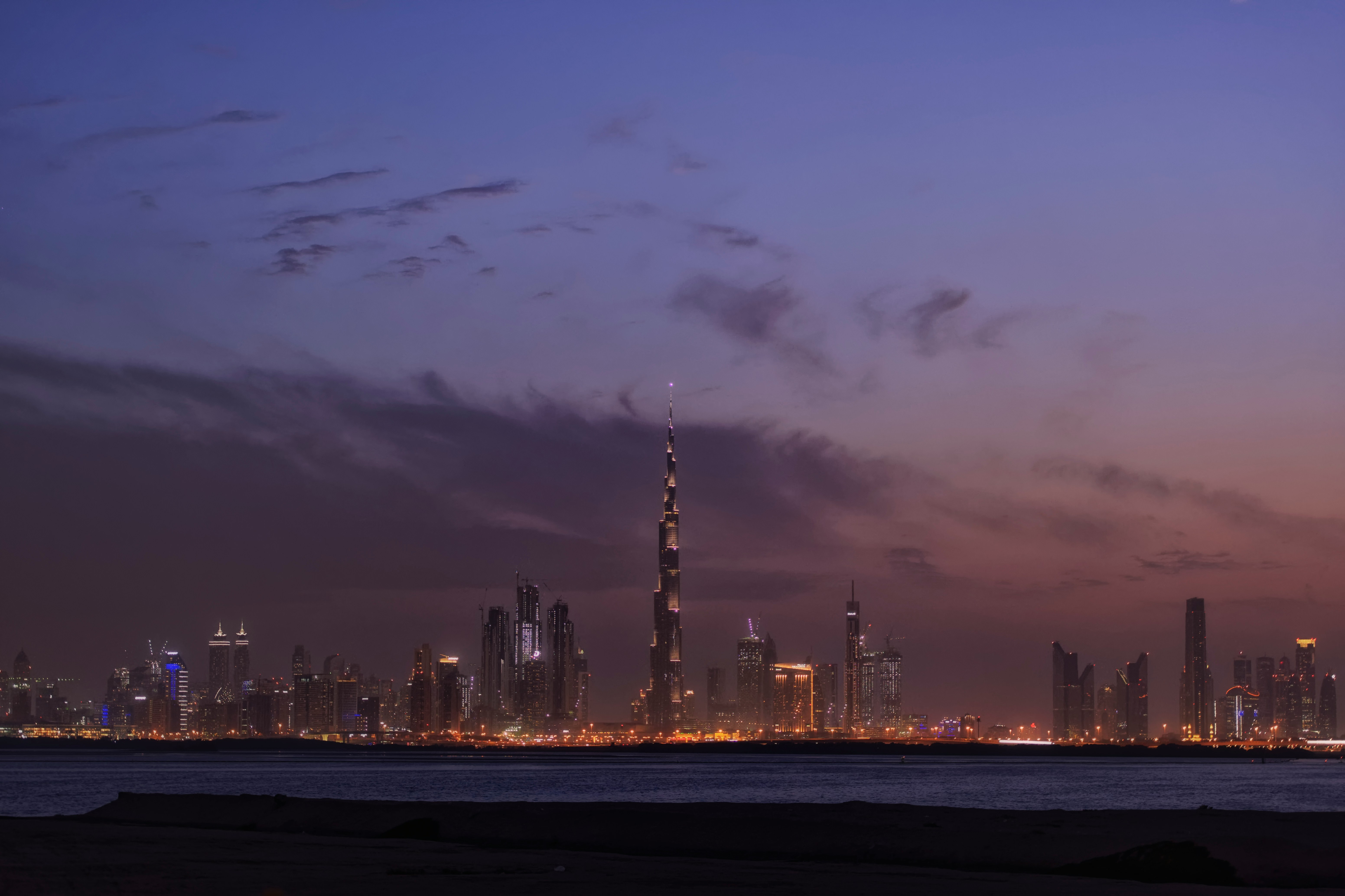 خدمات نقل في جميع أنحاء الإمارات